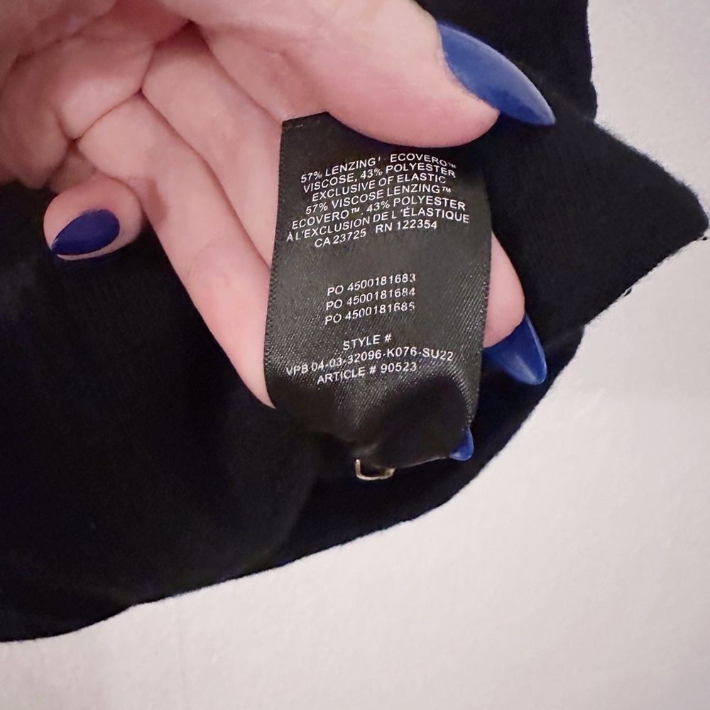 Aritzia Wilfred Sculpt Knit Squareneck Cropped Ribbed Tank Top Black - Picture 5 of 6